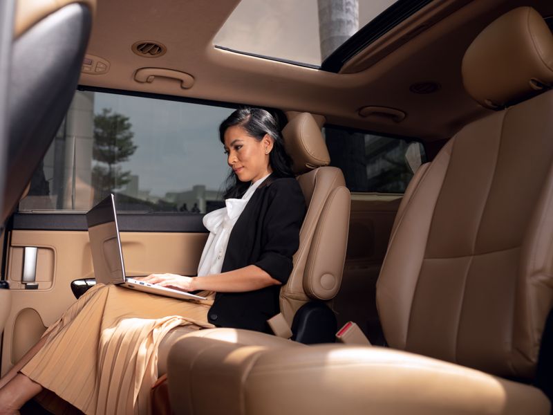 Intérieur luxueux Mercedes Classe V avec équipements VTC Angers